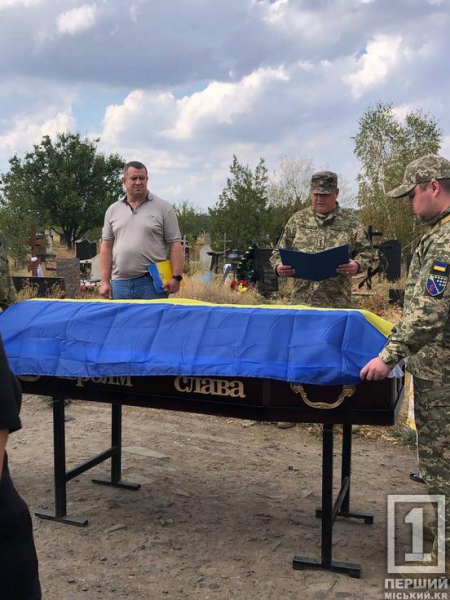 Повернувся додому при обміні тілами: останньою земною дорогою провели Федора Тарутіна з «АрселорМіттал Кривий Ріг»2