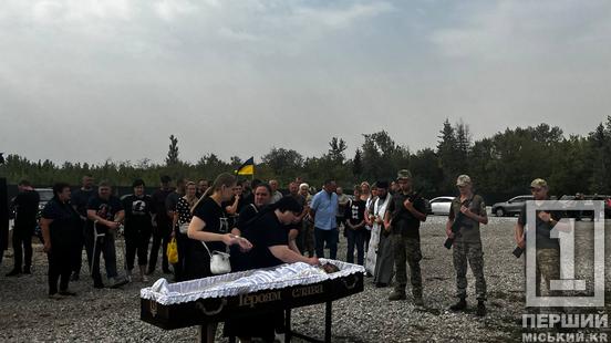 Пробув на фронті кілька місяців: Кривий Ріг сьогодні прощався з Русланом Боровським з «Сухої Балки»3
