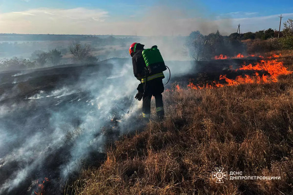 Рятувальники Дніпропетровщини продовжують боротися з пожежами в екосистемах0