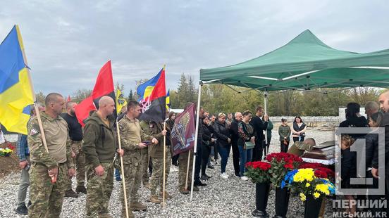 Своїм покликанням вважав захист батьківщини: криворіжці прощалися з молодшим сержантом Юрієм Самборським2