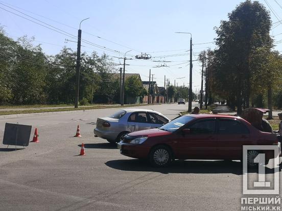 У однієї з автівок вивернуло колесо: у Кривому Розі на Кобилянського у ДТП потрапили Lanos та Opel1