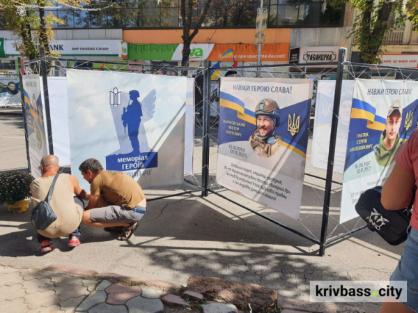 Вічна пам'ять про загиблих Воїнів: у Кривому Розі встановили сім нових  «Кубів Пам’яті»