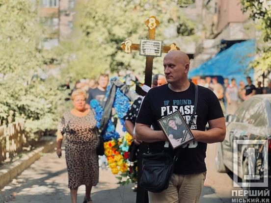 «Він був товариським та дуже добрим до всіх»: криовріжці простилися з 41-річним воїном Миколою Недрею6