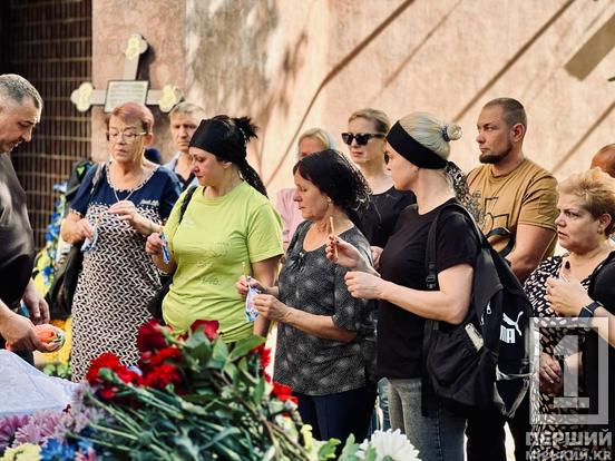 «Він був товариським та дуже добрим до всіх»: криовріжці простилися з 41-річним воїном Миколою Недрею1