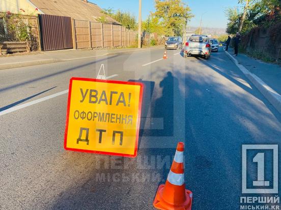 Друга ДТП стала наслідком першої: у Кривому Розі на Електроніки у ДТП потрапили ВАЗ, два Renault та Mazda9