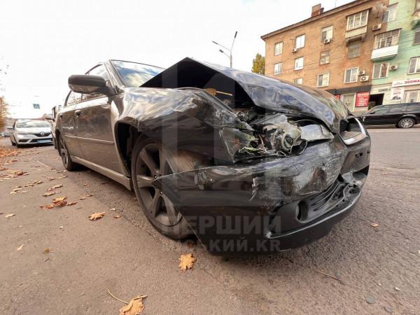 ДТП на 97-му кварталі: зіткнулися Subaru і Peugeot, у салоні одного з авто були діти2