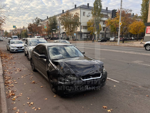 ДТП на 97-му кварталі: зіткнулися Subaru і Peugeot, у салоні одного з авто були діти1