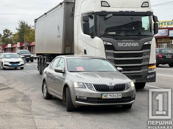 Дві фури та два легковики: у Кривому Розі на Старовокзальній притерлися Volkswagen, Skoda, Scania, MAN1