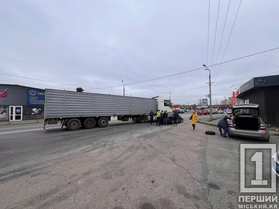 Дві фури та два легковики: у Кривому Розі на Старовокзальній притерлися Volkswagen, Skoda, Scania, MAN3