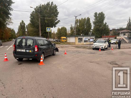 Ненадання переваги: у Кривому Розі на одному з перехресть добряче вдарилися дві іномарки1