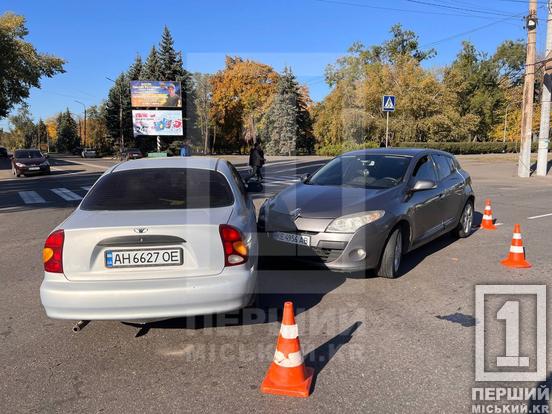 Невдалий маневр: у Кривому Розі на Металургів ДТП з Renault та Lanos2