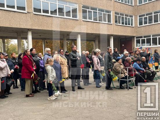 «Низький уклін їм всім за те, що вони захищали нас»: у КГ №88 на честь трьох полеглих випускників відкрили меморіальні дошки2