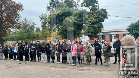 Онучок ніколи не побачить свого дідуся: у Кривому Розі відкрили меморіальну дошку Леоніду Гозі1