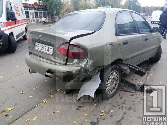 Пасажири таксі травмовані: у Кривому Розі на Свято-Миколаївській у жорстку аварію потрапили Kia, Daewoo та Honda3