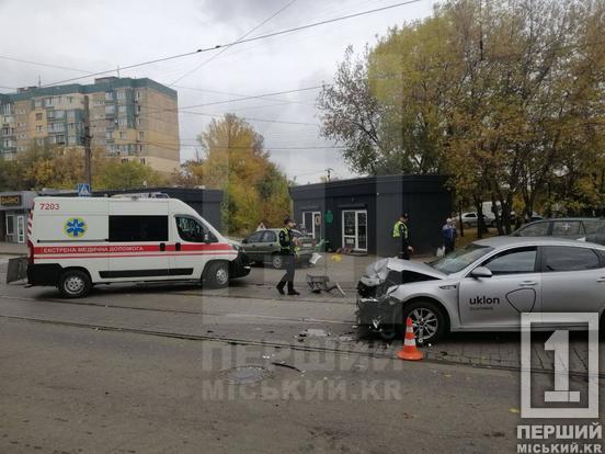 Пасажири таксі травмовані: у Кривому Розі на Свято-Миколаївській у жорстку аварію потрапили Kia, Daewoo та Honda5