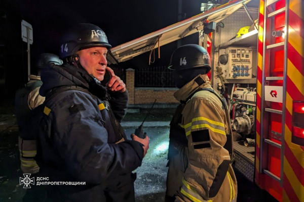 Під час повторного ракетного удару по Кривому Рогу поранено рятувальника0