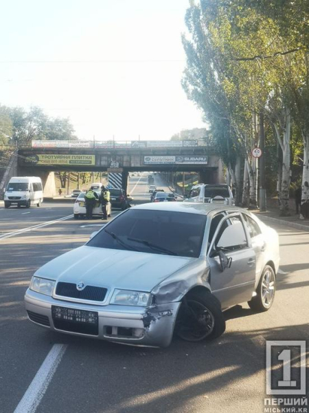 Підрізав і втік: на вулиці Вільної Ічкерії сталося потрійне ДТП3