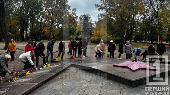 Полум'я вічного вогнища та спогади про полеглих: криворіжці віддавали шану воїнам, які звільнили Україну від нацистських загарбників4