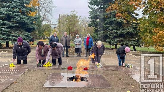 Полум'я вічного вогнища та спогади про полеглих: криворіжці віддавали шану воїнам, які звільнили Україну від нацистських загарбників6