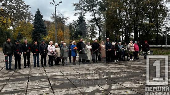 Полум'я вічного вогнища та спогади про полеглих: криворіжці віддавали шану воїнам, які звільнили Україну від нацистських загарбників1