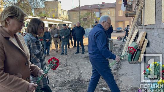 «Того, що в нас було, ніколи вже не буде»: криворіжці віддали шану загиблим від ворожого удару балістикою3