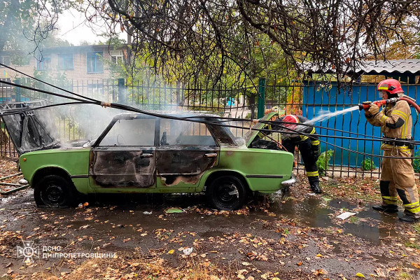 У Кривому Розі палав легковик1