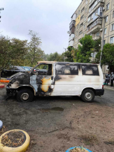 У Кривому Розі підпалили авто, яке готували для фронту: палієм виявився підліток0