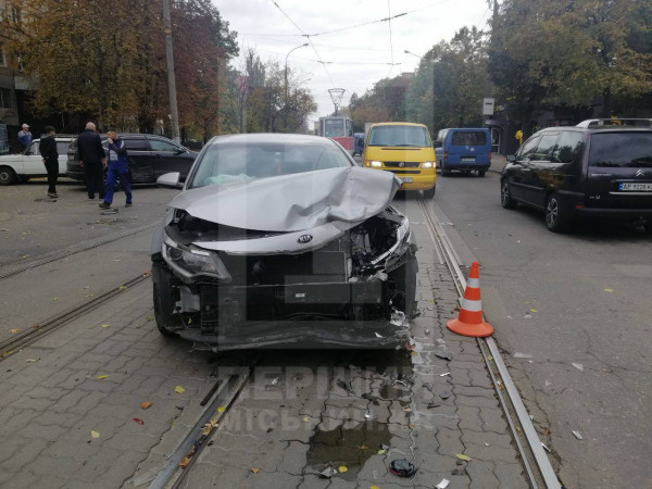 У Кривому Розі в ДТП втрапило таксі, пасажири травмувалися0