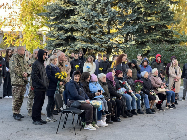 У Кривому Розі вшанували пам’ять загиблих Героїв-земляків: на їх честь відкрили меморіальні дошки6