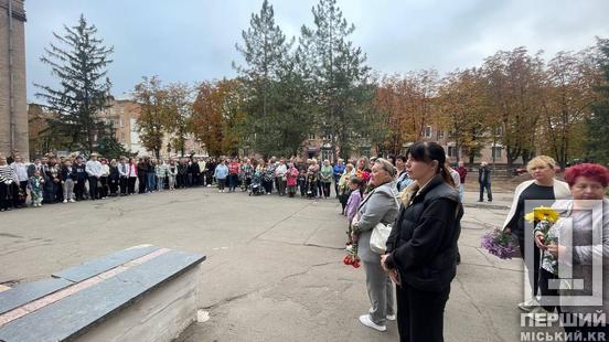 «Віддали життя, щоб жили ми, щоб процвітала Україна»: на честь двох воїнів з Кривого Рогу Андрія Фляги та Антона Трофімова відкрили пам’ятні дошки2