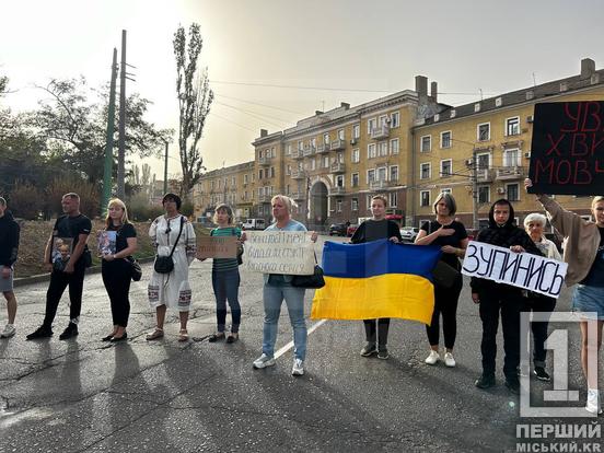 Вони тобі і мені віддали стукіт власного серця: Кривий Ріг зупинився у хвилину мовчання4