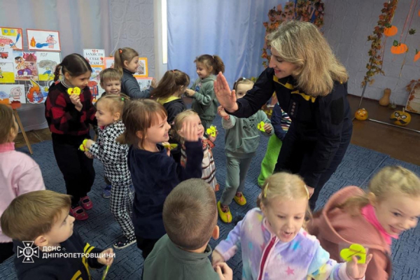 Безпека з дитинства: криворізькі надзвичайники навчали дошкільнят правил поведінки в екстрених ситуаціях2