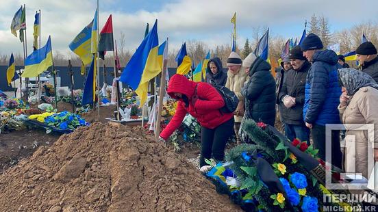 Був людиною із золотими руками: криворіжці до місця вічного спокою провели полеглого Героя Олександра Топка5