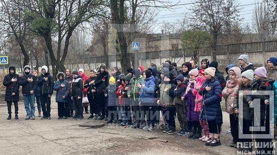 Був відповідальним, чесним та справедливим ще з дитинства: у криворізькій гімназії №109 відкрили меморіал воїну Михайлу Пушкаренку2