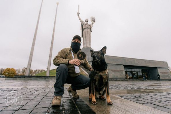 Чотирилапі захисники «К-9» СБУ Рем і Фінч отримали нагороди за захист України1