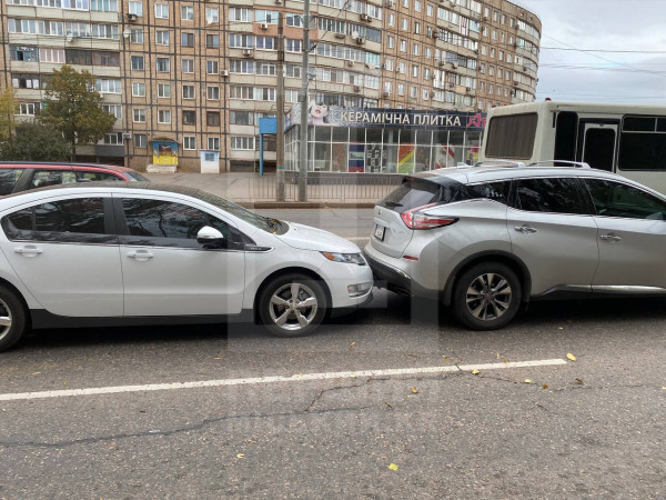 ДТП на проспекті Миру: зіткнулися автомобілі Chevrolet та Nissan2