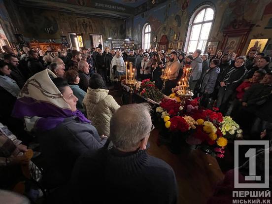 Мав велике і добре серце: у Кривому Розі відбулося прощання з Артемом Агасяном, який загинув внаслідок останньої ракетної атаки4