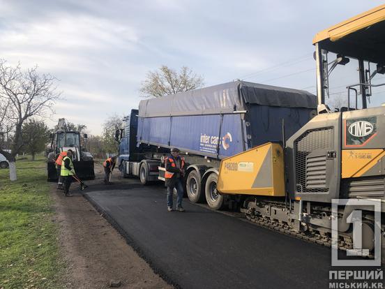 Метінвест допомагає Карпівській громаді впорядковувати дороги1