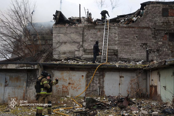 Наслідки ракетної атаки на Дніпро: фото від ДСНС3