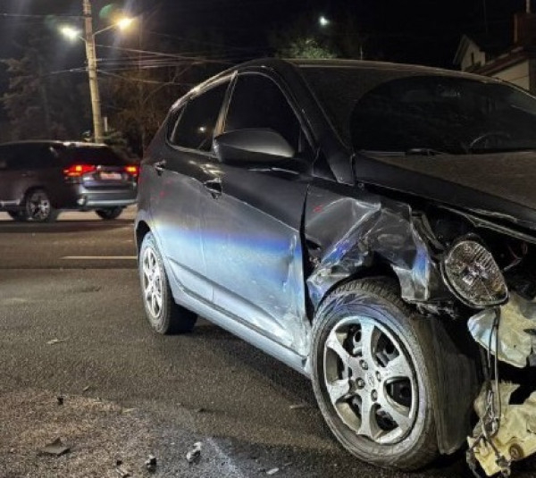 Неподалік вулиці  Володимира Великого зіштовхнулися два автомобіля. Постраждала 62-річна пасажирка0