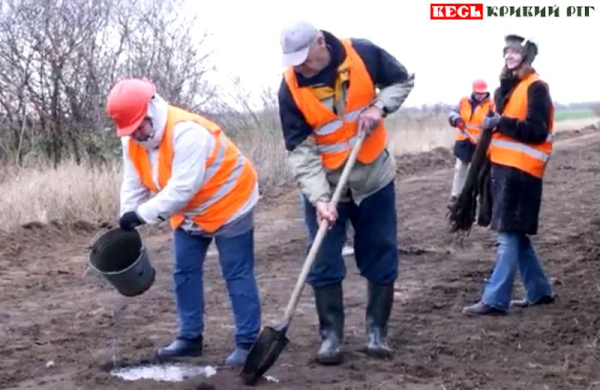 Висадка саджанців білої акації на хвостосховищі АрселорМітал Кривий Ріг