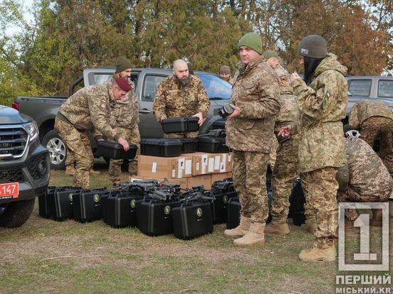 Підсилення автівками, квадрокоптерами та іншим необхідним: Рада оборони Кривого Рогу закрила запити Героїв України на понад 20 млн грн2