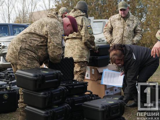 Підсилення автівками, квадрокоптерами та іншим необхідним: Рада оборони Кривого Рогу закрила запити Героїв України на понад 20 млн грн3