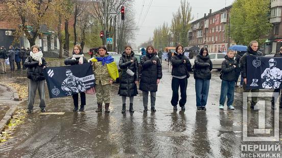 Полеглі житимуть у нашій пам’яті вічно: 98-ий квартал зупинився у хвилину мовчання2