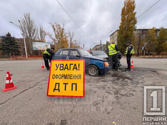 Розбили собі передки: у Кривому Розі в районі цирку була ДТП зі Славута та Skoda5