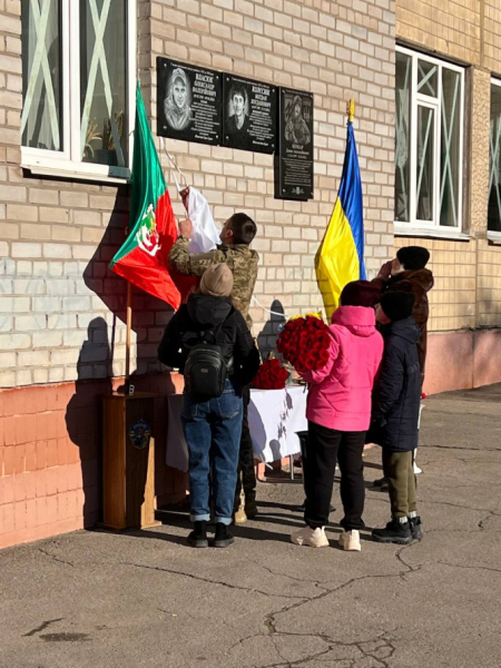 У Криворізькій школі встановили меморіальні дошки в пам’ять про двох полеглих воїнів2