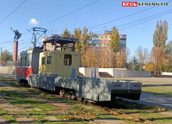 Ремонтний трамвай поблизу 1-ї лікарні в Кривому Розі