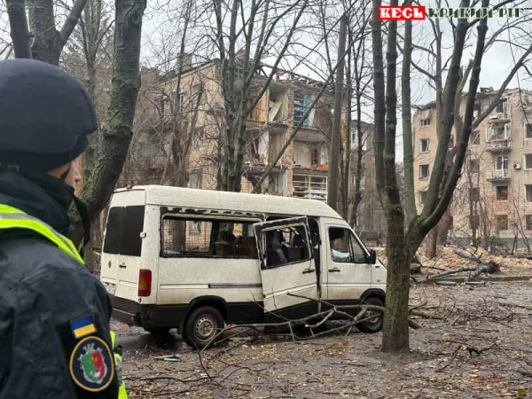 Нацгвардійці чергують на місці ракетного удару по Кривому Рогу