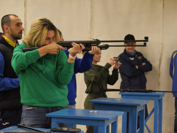 В Кривому Розі в рамках міських спортивних Ігор «VETERANS FAMILY GAMES» пройшли змагання з кульової стрільби3