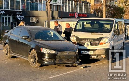 В обох побиті «передки»: у Саксаганському районі зіткнулися Renault та Мitsubishi